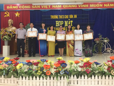 Sinh hoạt ngày Nhà Giáo Việt Nam