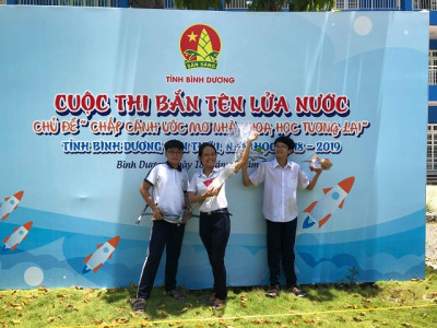 Cuộc thi bắn tên lửa nước