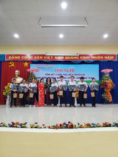 Trường THPT chuyên Hùng Vương tư vấn tuyển sinh