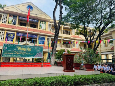 Trường THCS Chu Văn An, phường Thủ Dầu Một hưởng ứng Ngày Pháp luật nước Cộng hòa xã hội chủ nghĩa Việt Nam 2025