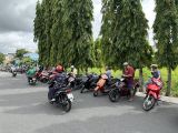 Phụ huynh để xe ngay ngắn đợi rước học sinh tan học