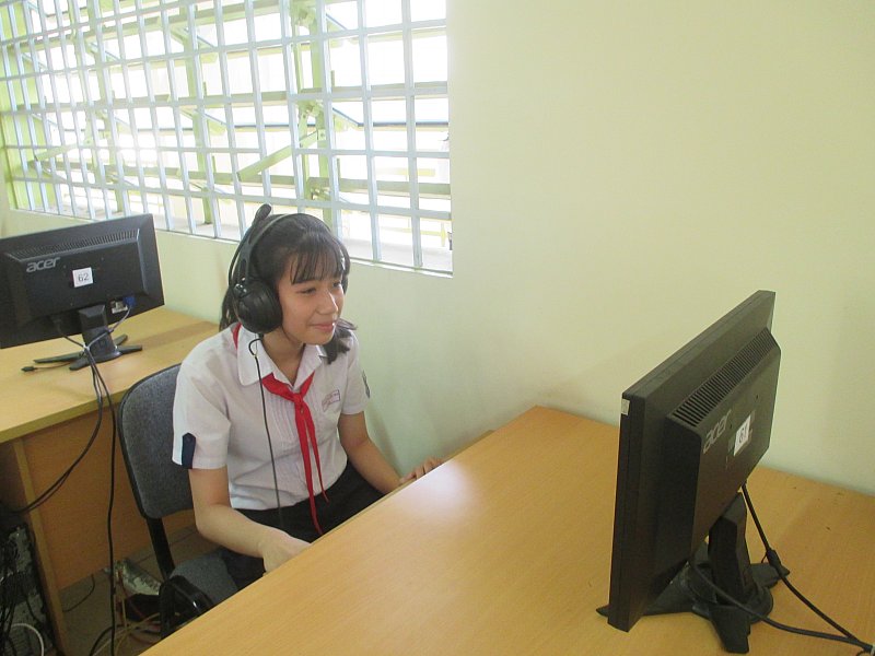 HS đang làm bài thi