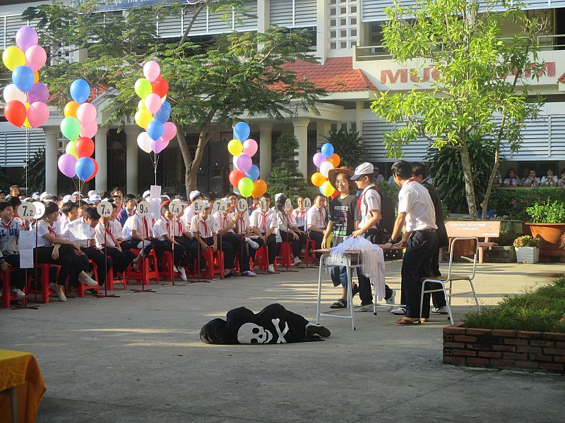 HS diễn tiểu phẩm