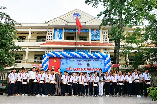 khai giang 10