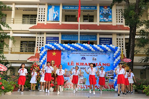 khai giang 2