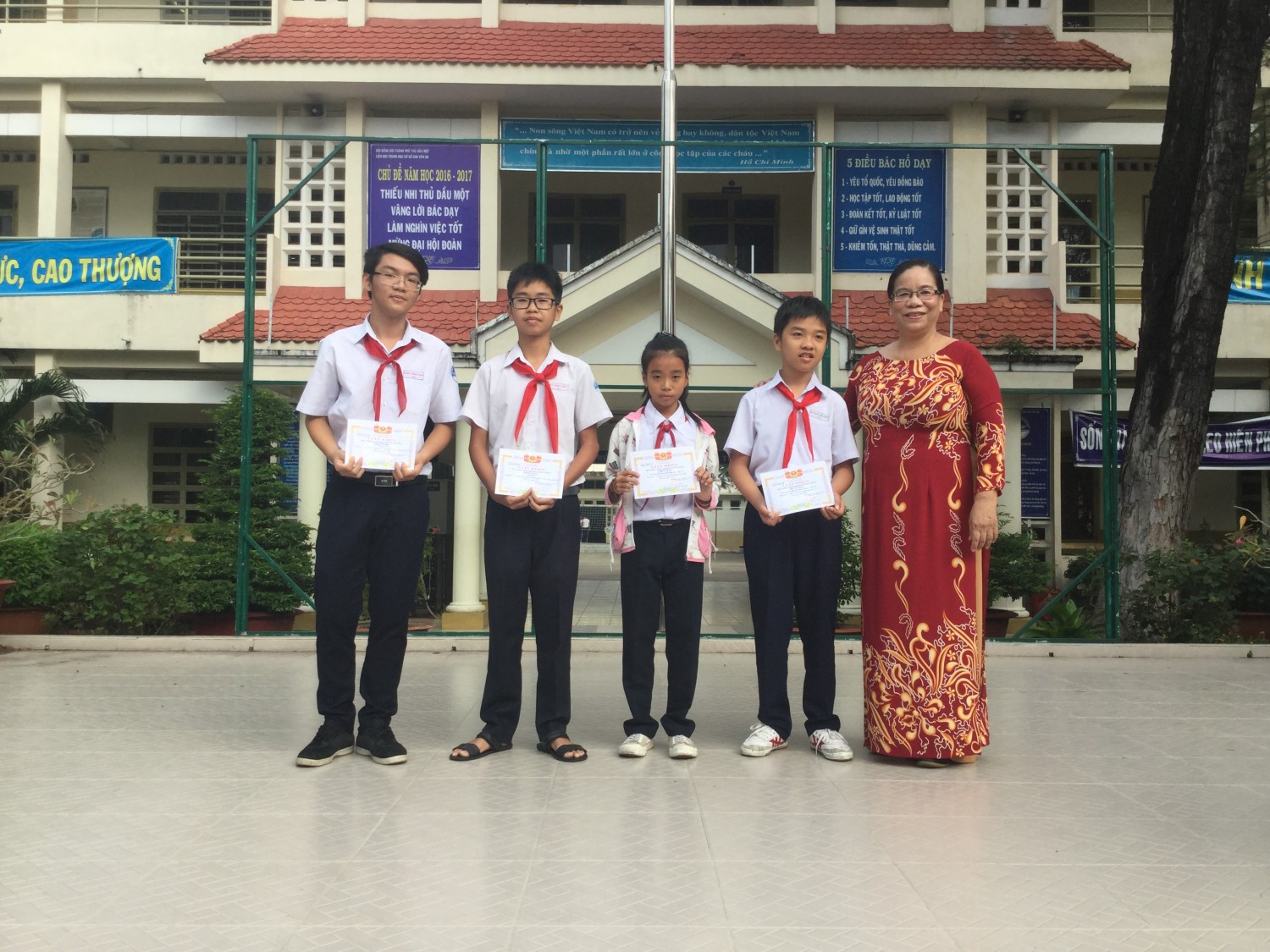 Tiết sinh hoạt toàn trường sáng thứ 2