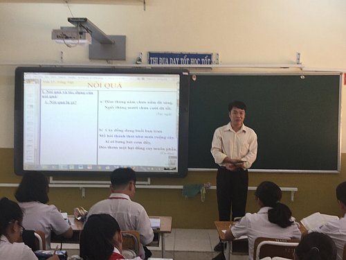 Giáo viên thi giảng