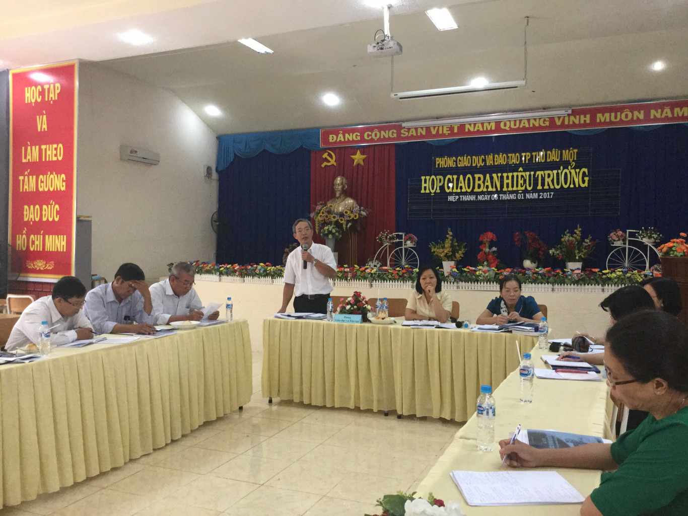 Họp giao ban Hiệu Trưởng THCS lần 3 năm học 2016 - 2017