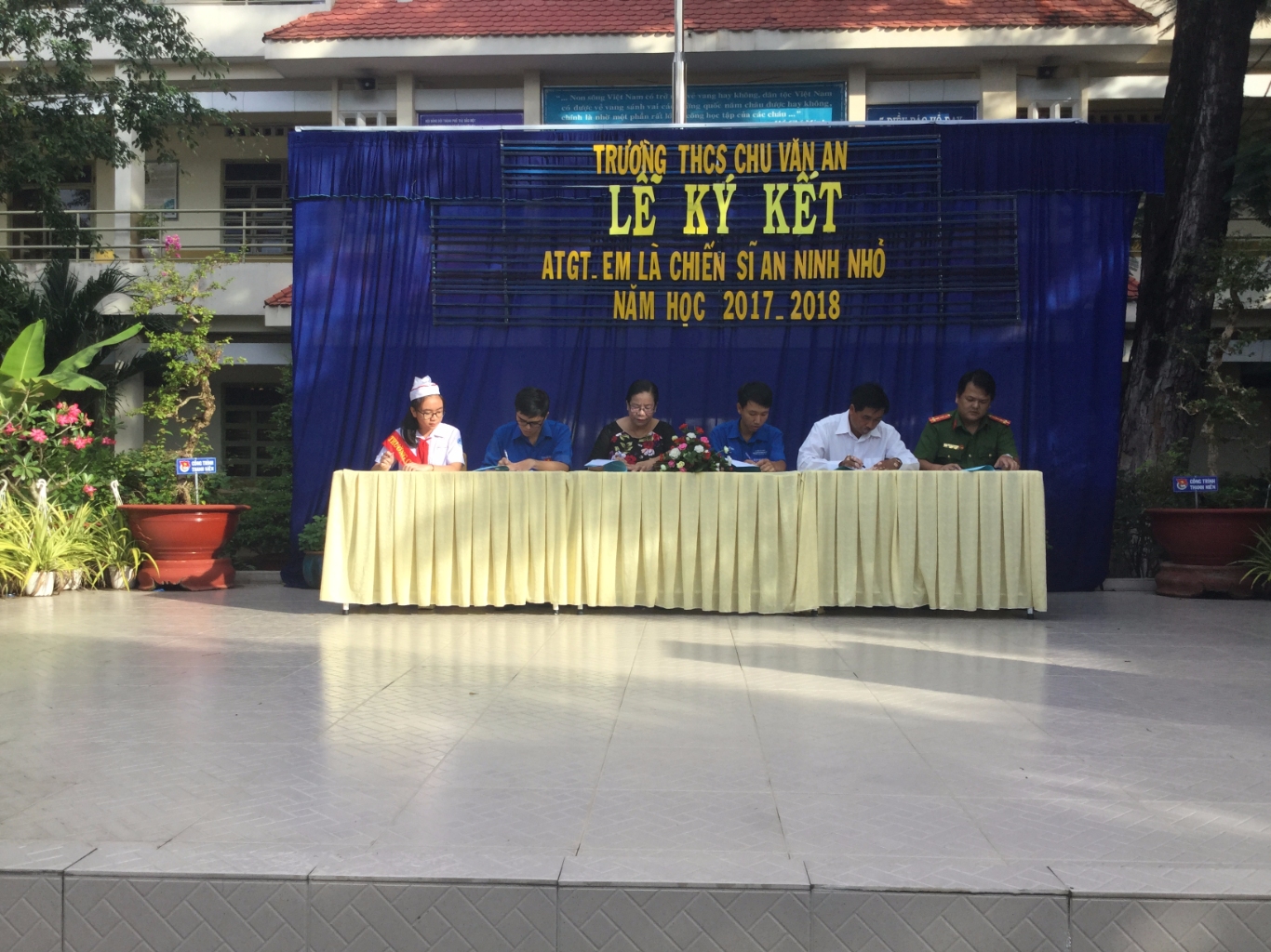 Lễ Ký kết ATGT - Em là chiến sĩ an ninh nhỏ NH 2017 - 2018