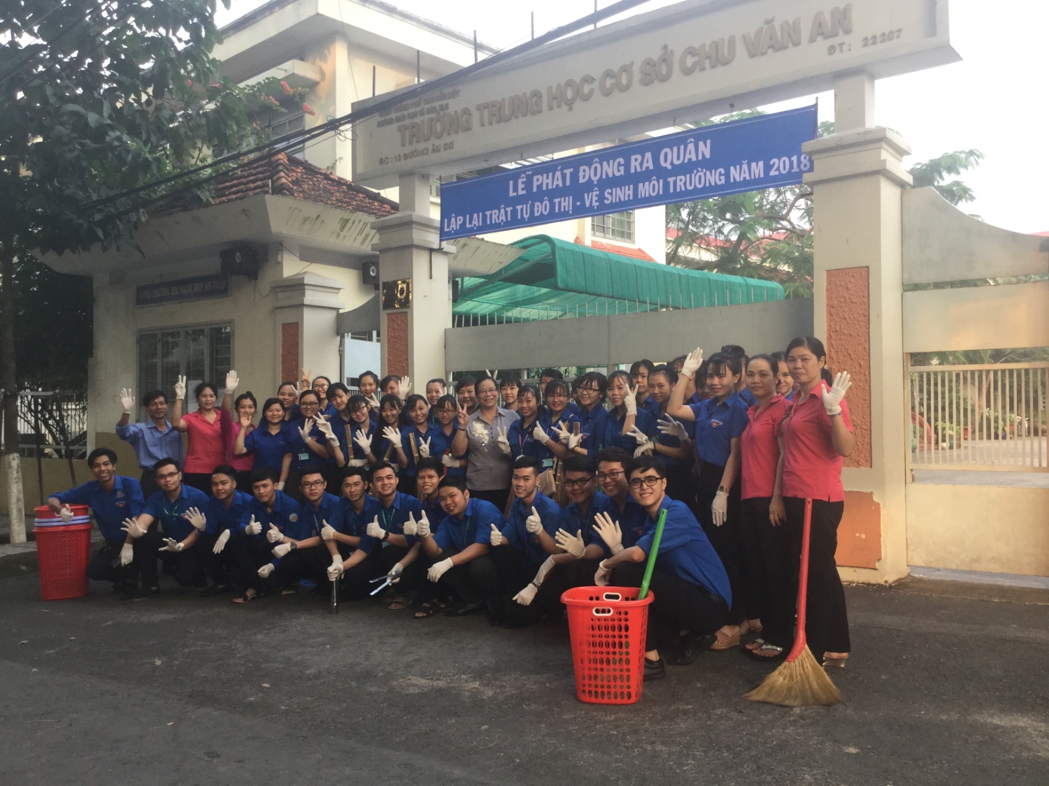 Hưởng ứng Lễ phát động ra quân lập lại trật tự đô thị, vệ sinh môi trường.