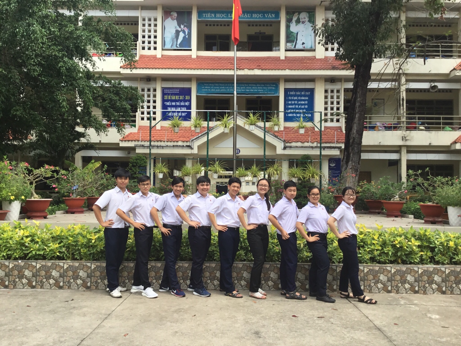 Những bông hoa trong vườn Bác.