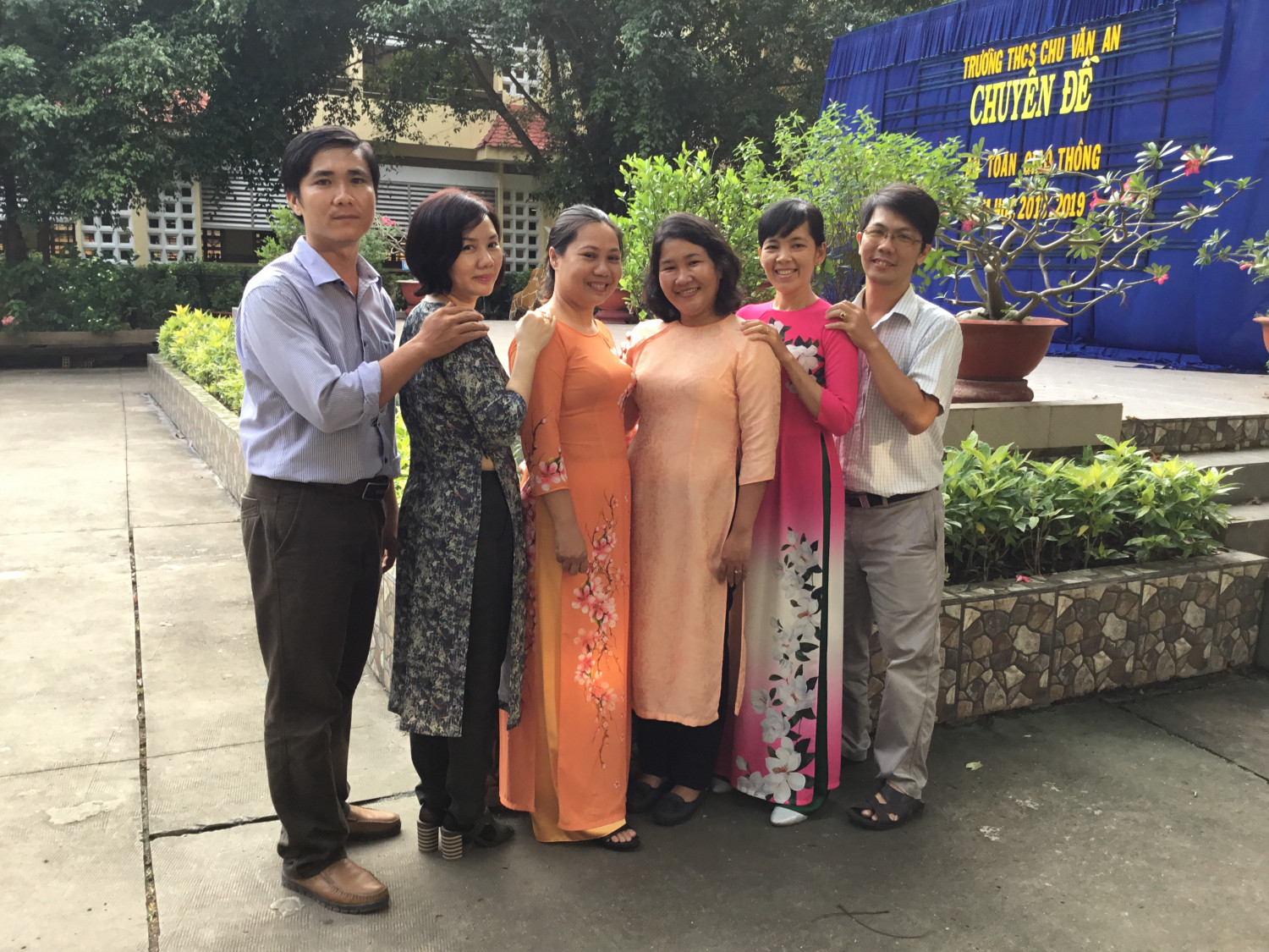 "Học - Học nữa - Học mãi!."