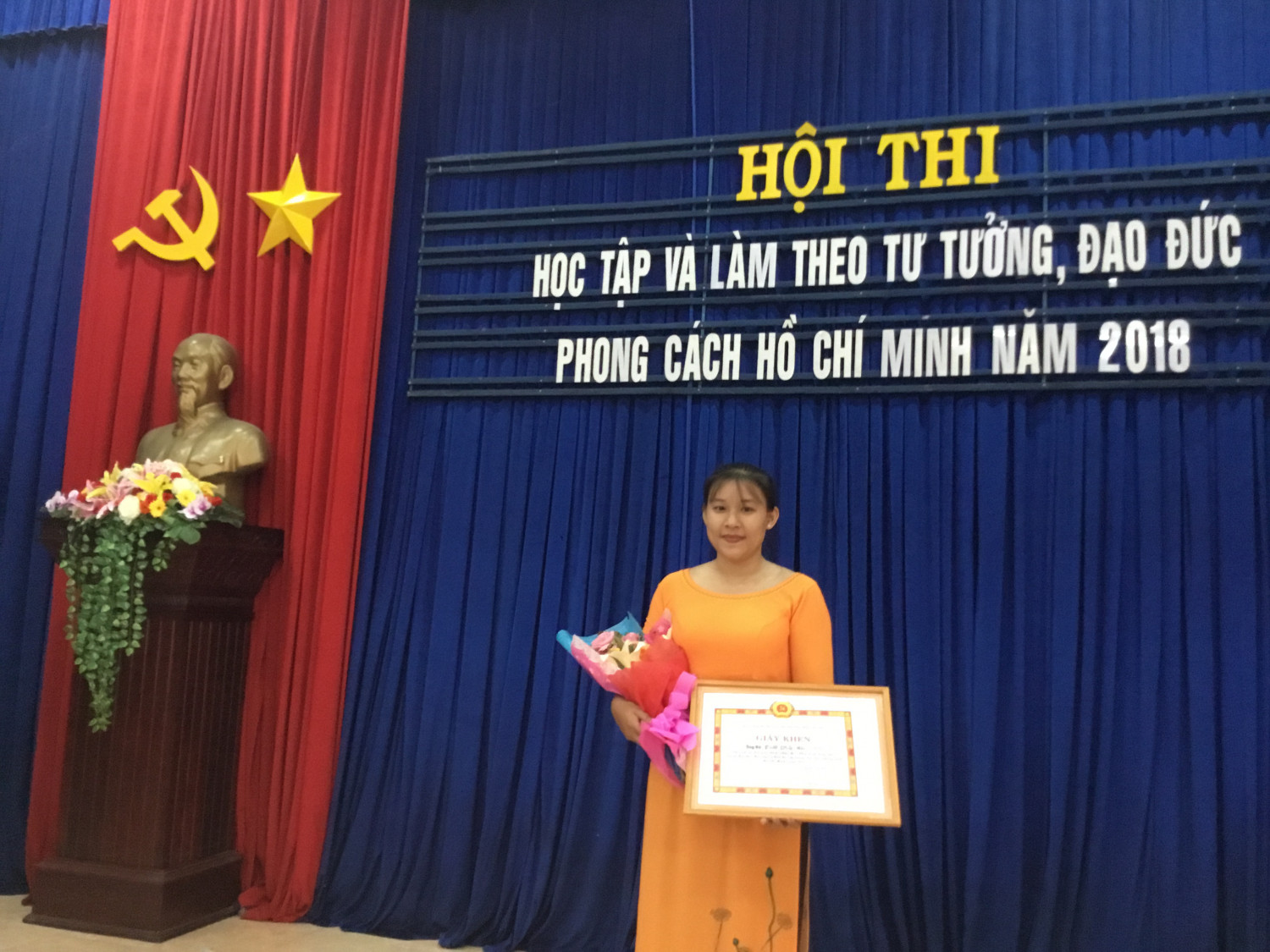 Cô Bí thư Đoàn trẻ, năng động