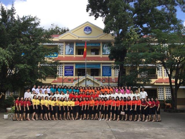 Khi mỗi gương mặt là một hoa hồng.
