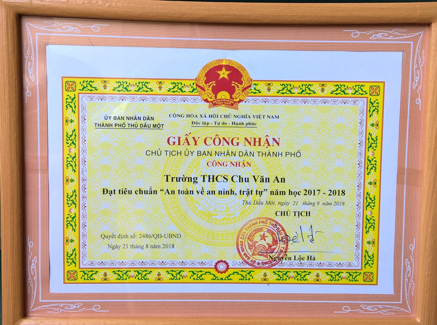 Trường được UBND TP công nhận đạt tiêu chuẩn về " An toàn về an ninh, trật tự " năm học 2017 - 2018 và tặng giấy khen đơn vị đã có thành tích xuất sắc trong công tác triển khai thực hiện TT 23/2012/TT-BCA