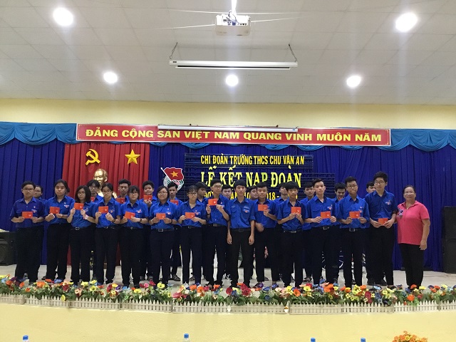 Lễ kết nạp Đoàn đợt 2 - Năm học 2018 - 2019