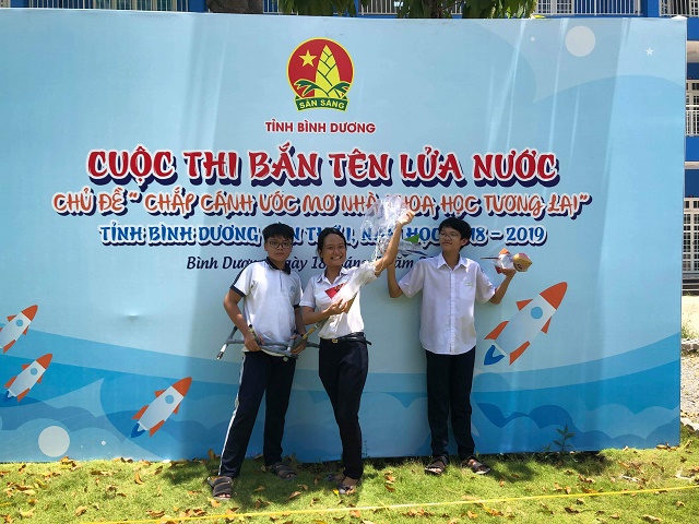 Cuộc thi bắn tên lửa nước