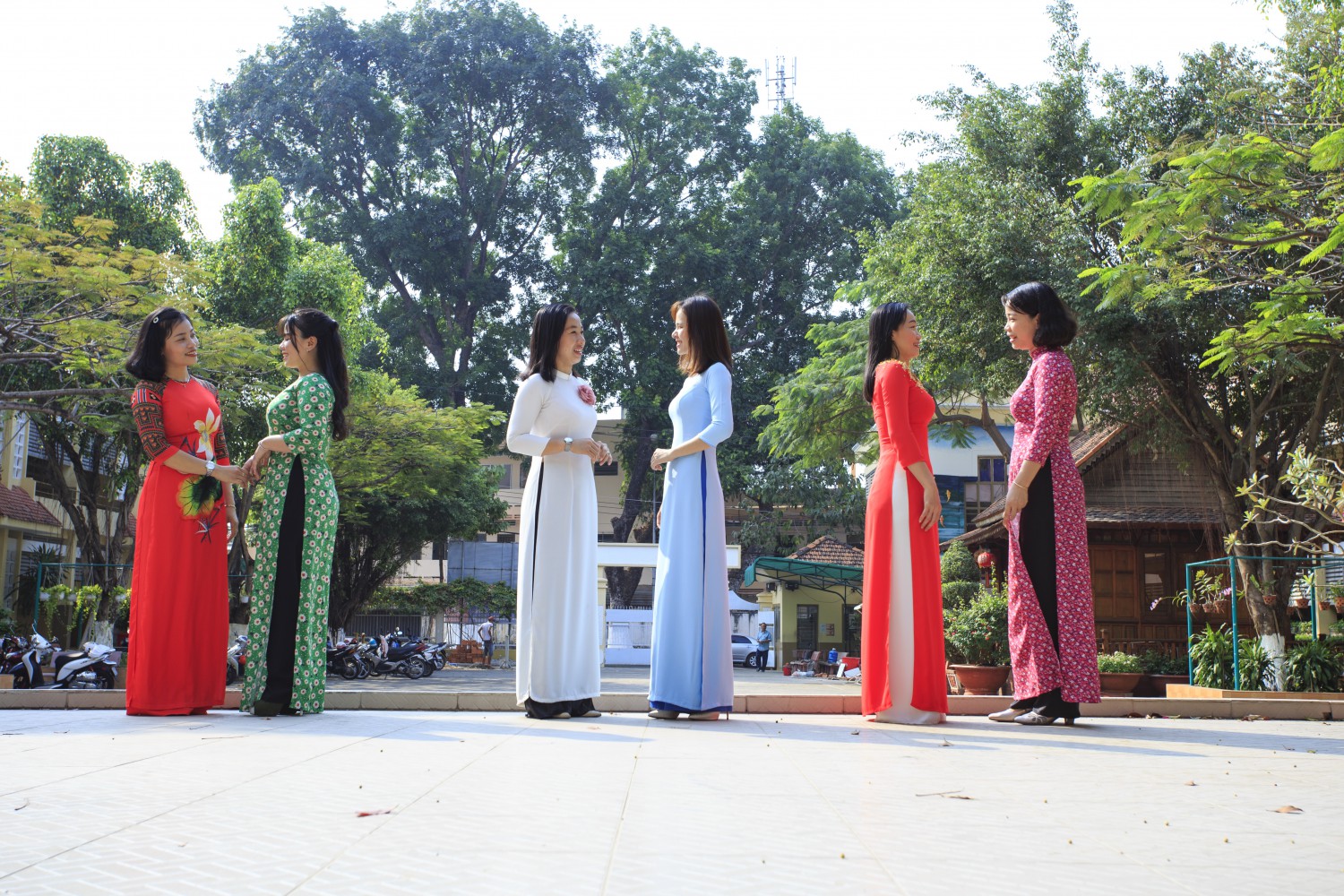 Ảnh 2 Giáo viên trường THCS Chu Văn An thân thiện, vui tươi