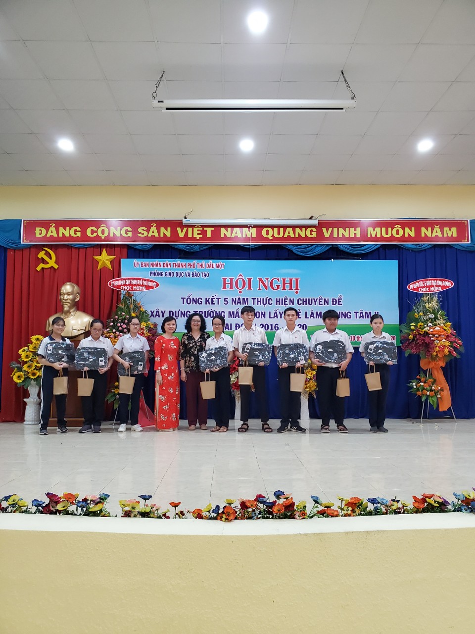 Trường THPT chuyên Hùng Vương tư vấn tuyển sinh