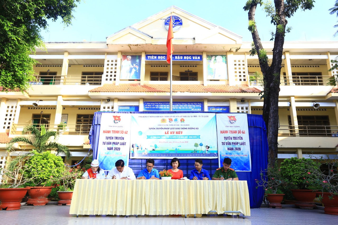 Lễ Ký kết an toàn giao thông - Em là chiến sĩ an ninh nhỏ - Năm học 2020 - 2021