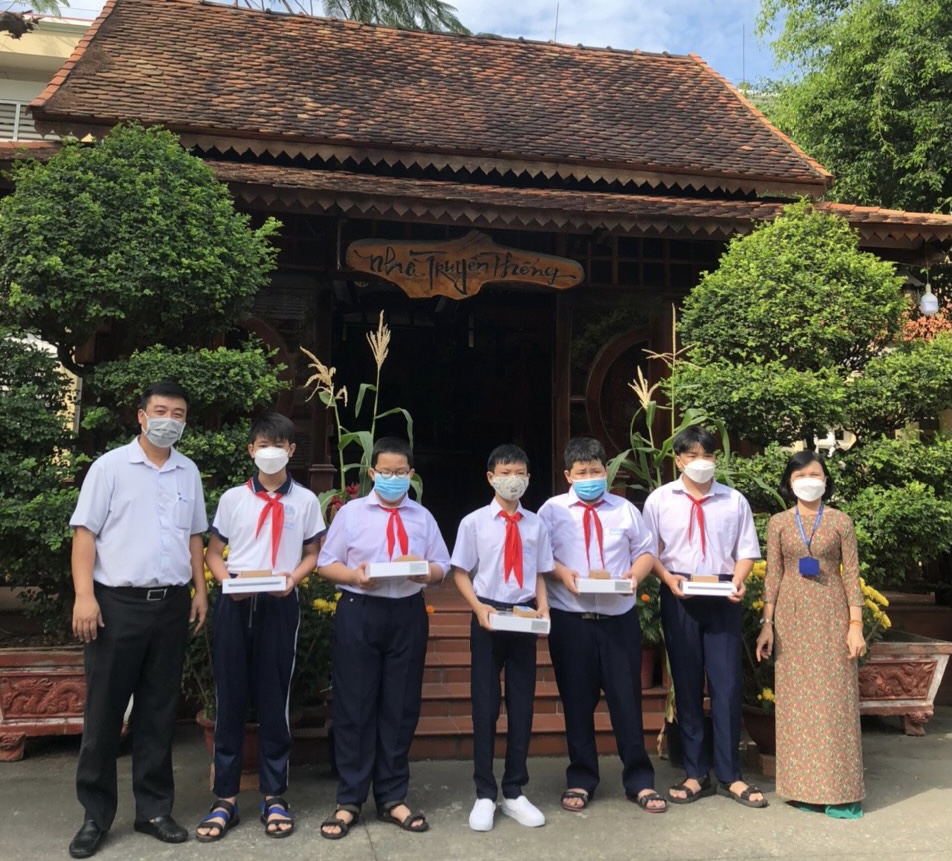 Trường THCS Chu Văn An, thành phố Thủ Dầu Một, tỉnh Bình Dương tiếp nhận thiết bị từ Chương trình “Sóng và máy tính cho em” năm học 2021 – 2022