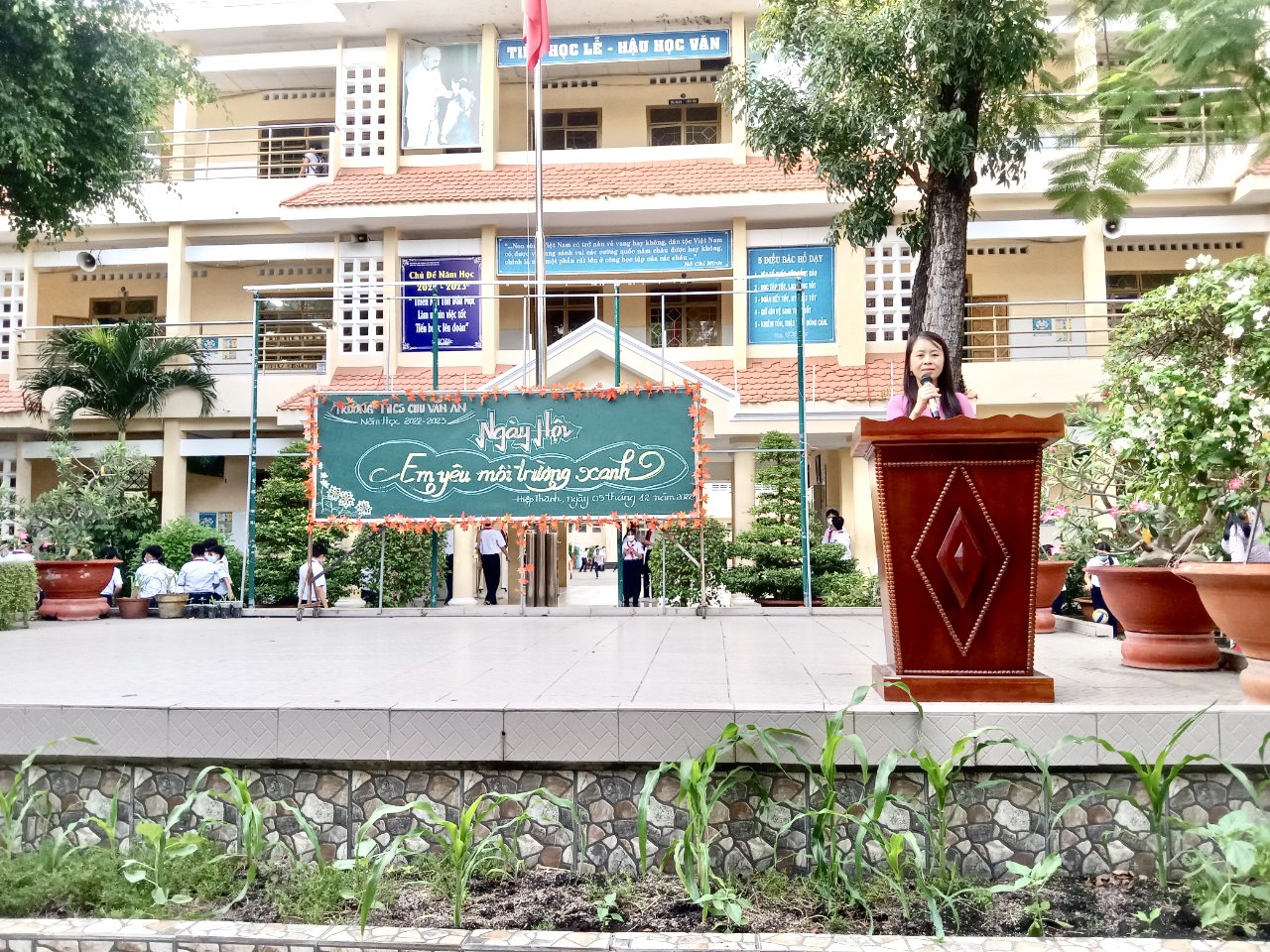 Trường THCS Chu Văn An, thành phố Thủ Dầu Một, tỉnh Bình Dương tổ chức Ngày hội  “Em yêu môi trường xanh”