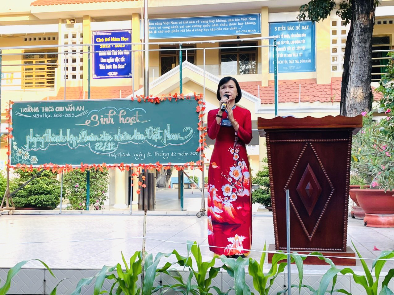 Trường THCS Chu Văn An, thành phố Thủ Dầu Một, tỉnh Bình Dương Sinh hoạt  Chào mừng kỉ niệm Ngày thành lập Quân đội nhân dân Việt Nam 22/12