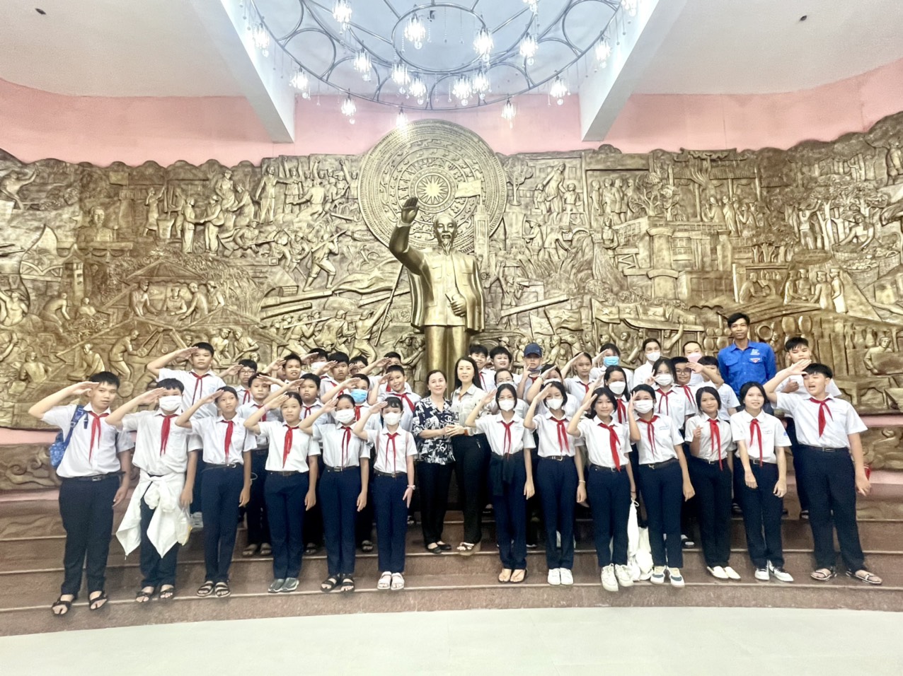 Tham gia tiết học thực tế môn Lịch sử, Địa lí địa phương tại Bảo tàng tỉnh Bình Dương
