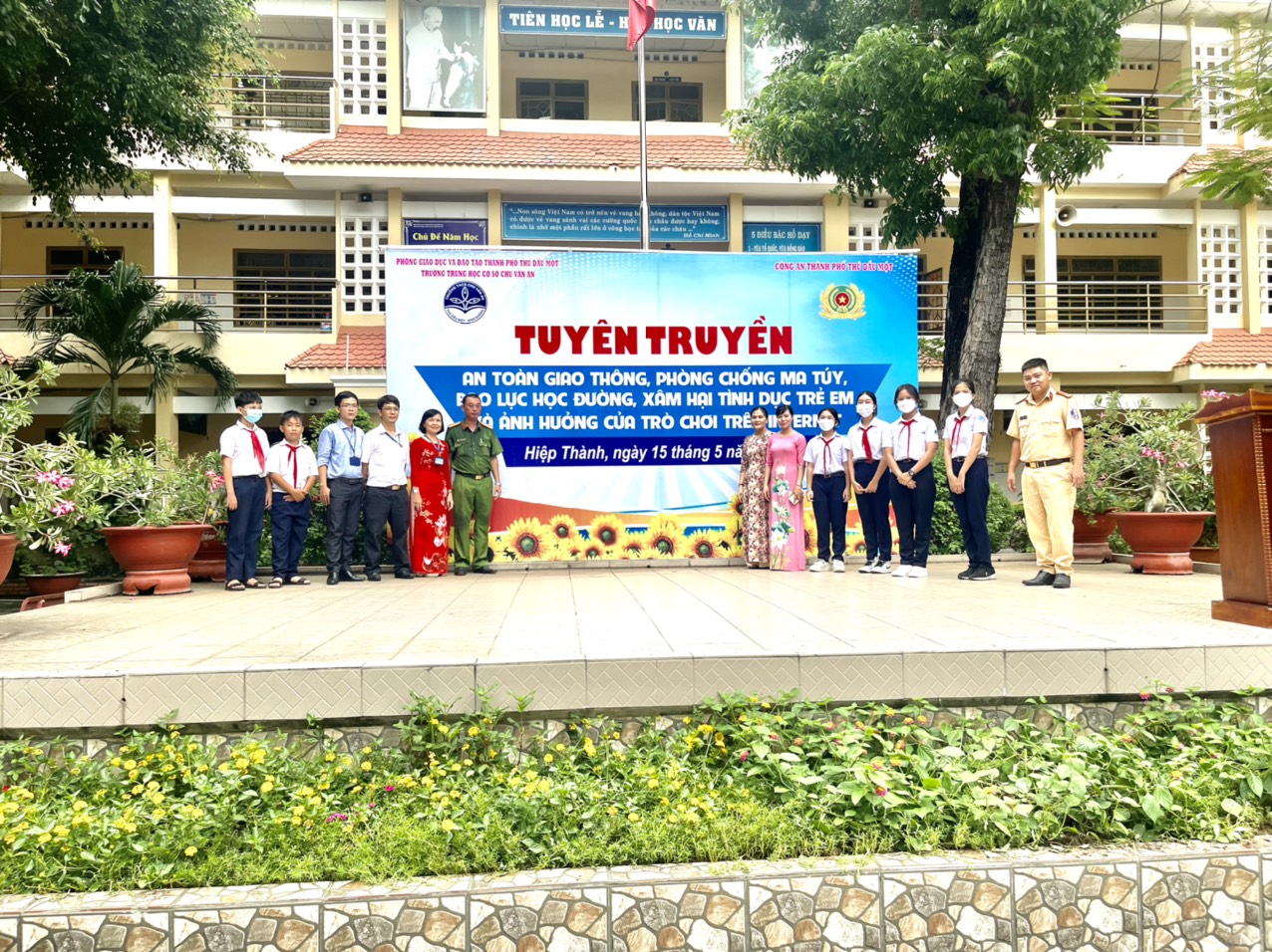 Tuyên truyền An toàn giao thông, phòng chống ma túy, bạo lực học đường, xâm hại tình dục trẻ em và ảnh hưởng của trò chơi trên Internet cho học sinh Trường THCS Chu Văn An, thành phố Thủ Dầu Một, tỉnh Bình Dương