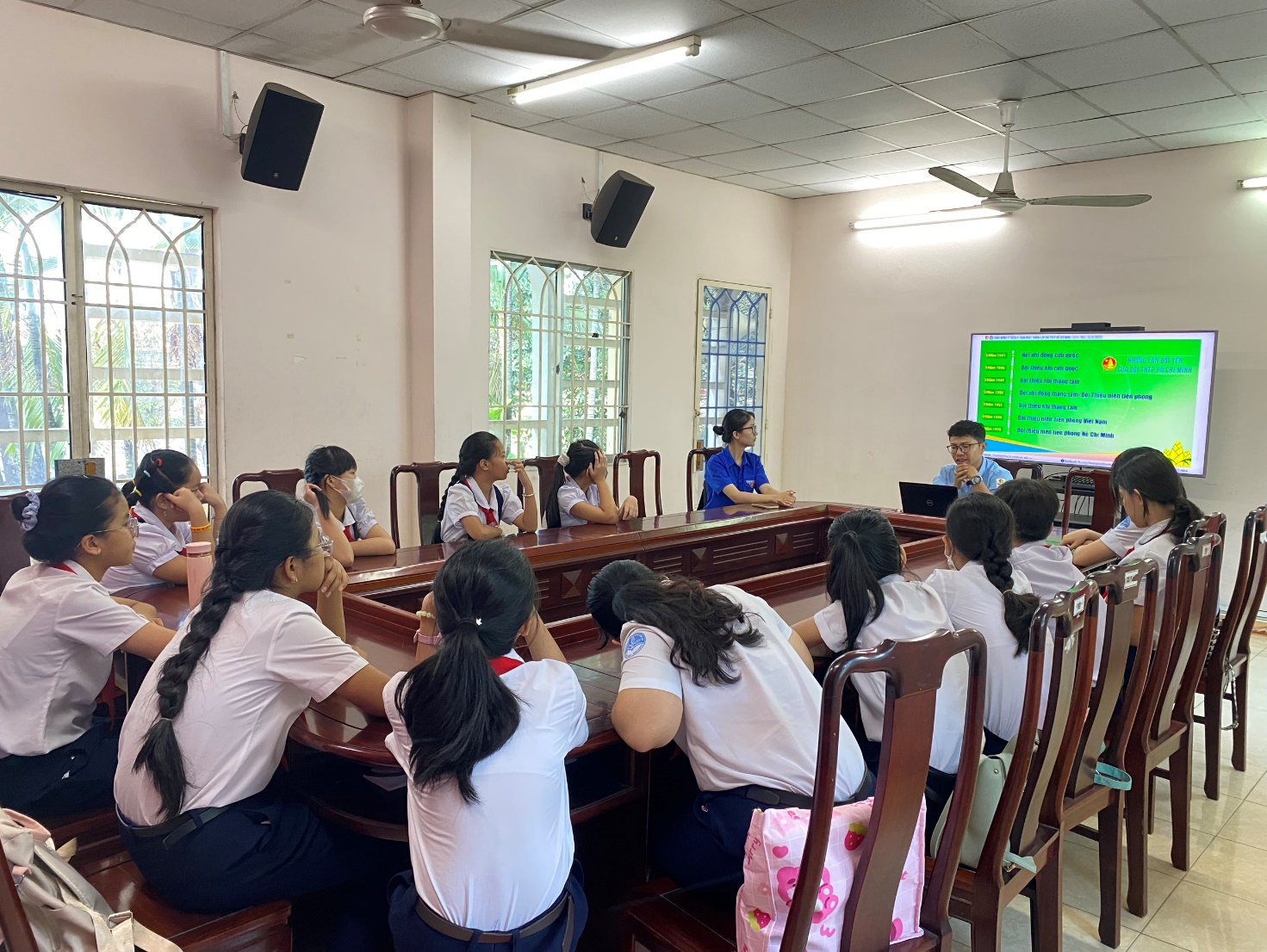 Trường THCS Chu Văn An, thành phố Thủ Dầu Một, tỉnh Bình Dương tham gia lớp tập huấn Ban Chỉ huy Liên đội và nghe Tuyên truyền măng non về Chủ quyền biển đảo Tổ quốc